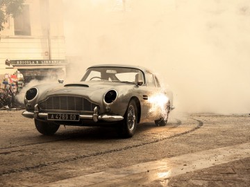 Aston Martin DB5 - kaskaderskie wyczyny na planie filmu o 007